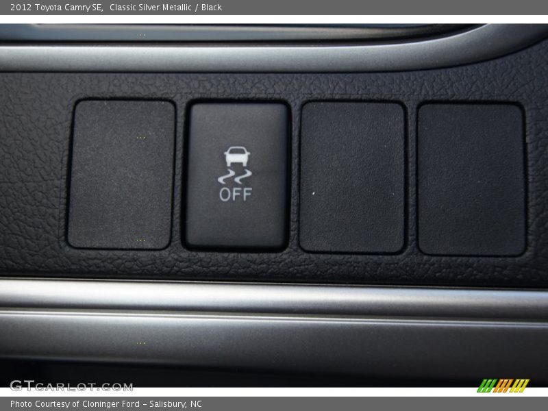 Classic Silver Metallic / Black 2012 Toyota Camry SE