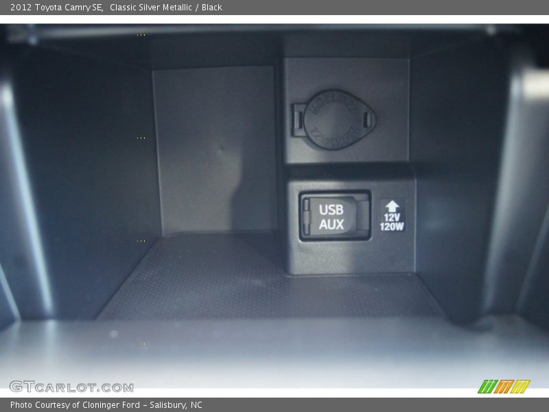 Classic Silver Metallic / Black 2012 Toyota Camry SE