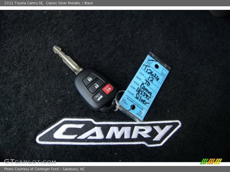 Classic Silver Metallic / Black 2012 Toyota Camry SE