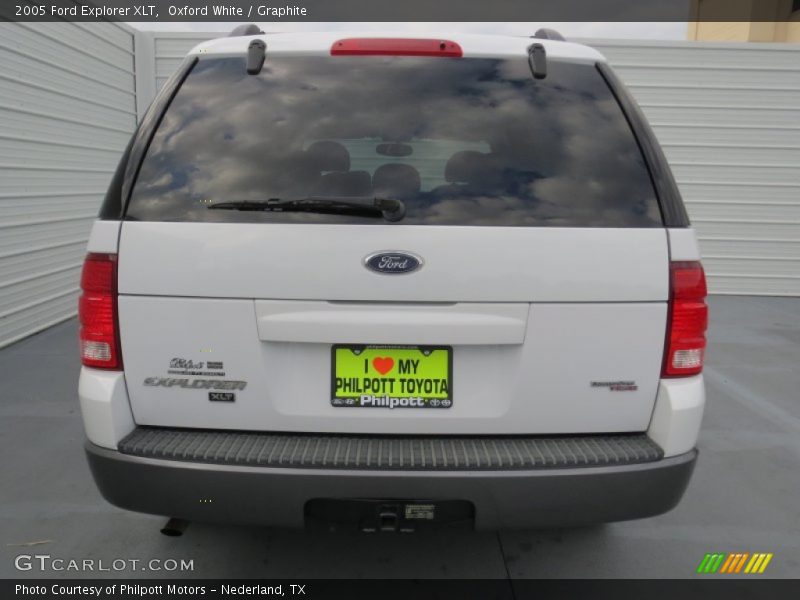Oxford White / Graphite 2005 Ford Explorer XLT