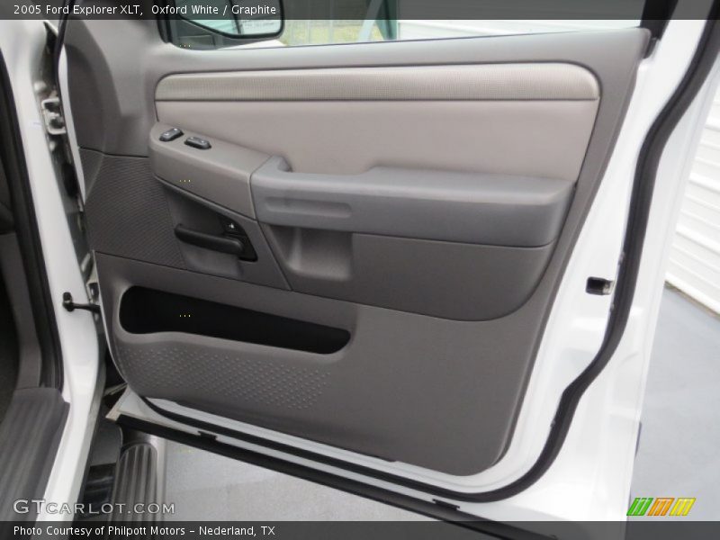 Oxford White / Graphite 2005 Ford Explorer XLT
