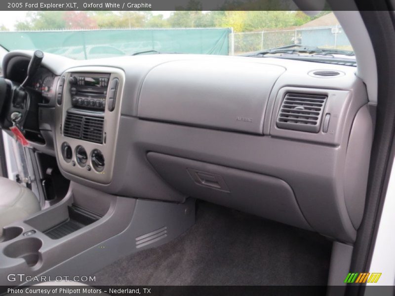 Oxford White / Graphite 2005 Ford Explorer XLT