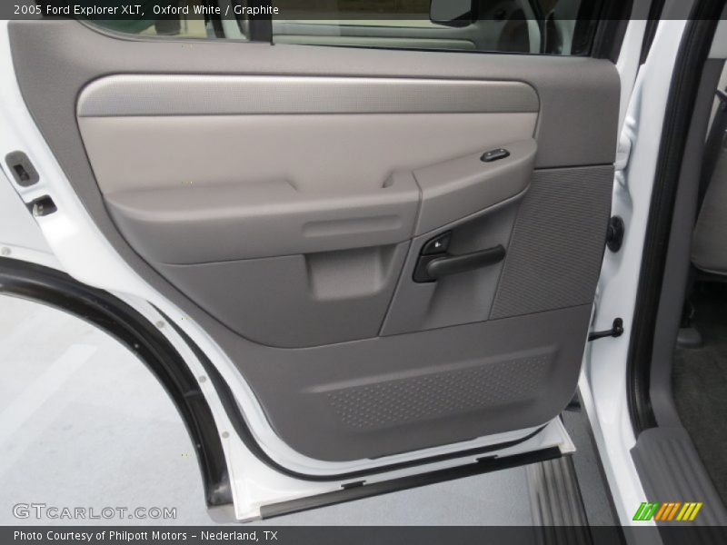 Oxford White / Graphite 2005 Ford Explorer XLT