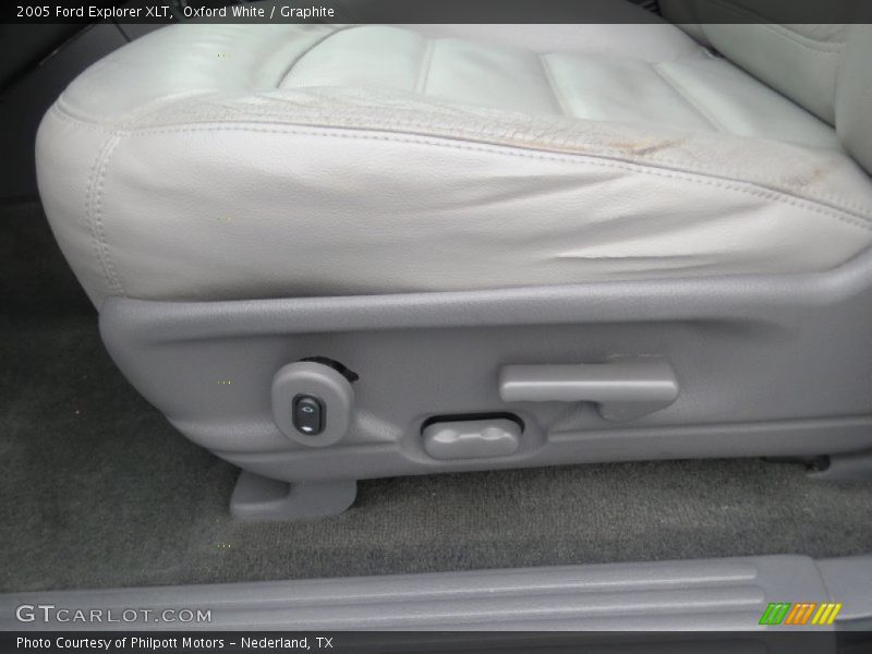 Oxford White / Graphite 2005 Ford Explorer XLT