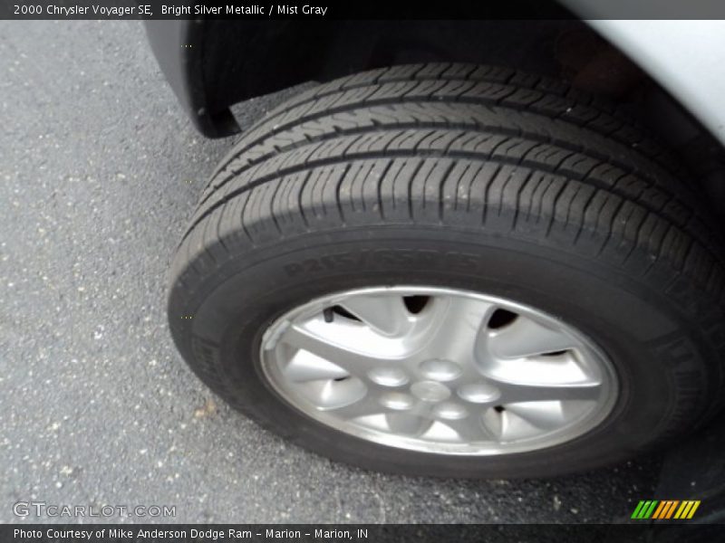 Bright Silver Metallic / Mist Gray 2000 Chrysler Voyager SE