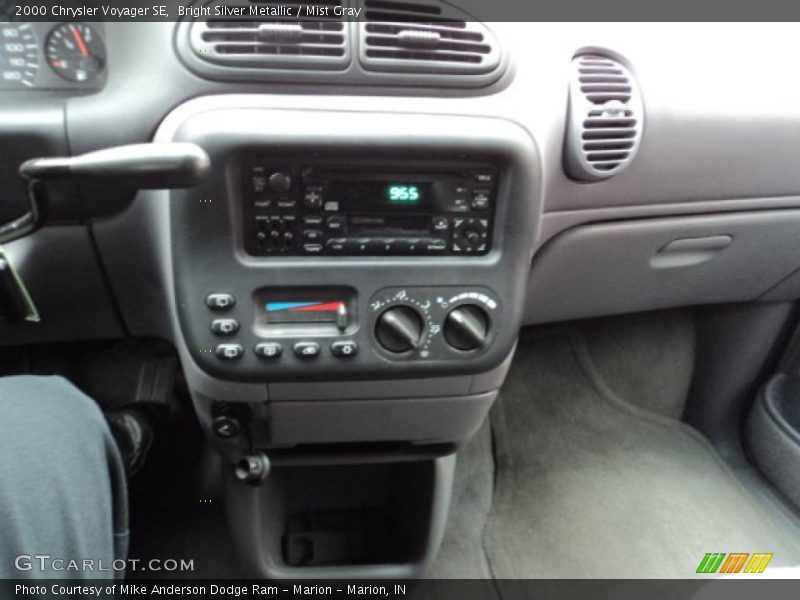 Bright Silver Metallic / Mist Gray 2000 Chrysler Voyager SE