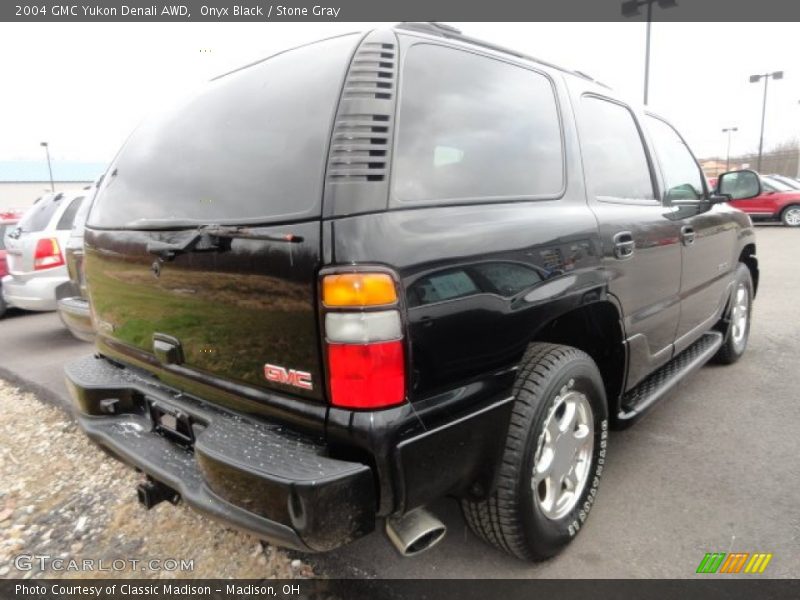 Onyx Black / Stone Gray 2004 GMC Yukon Denali AWD