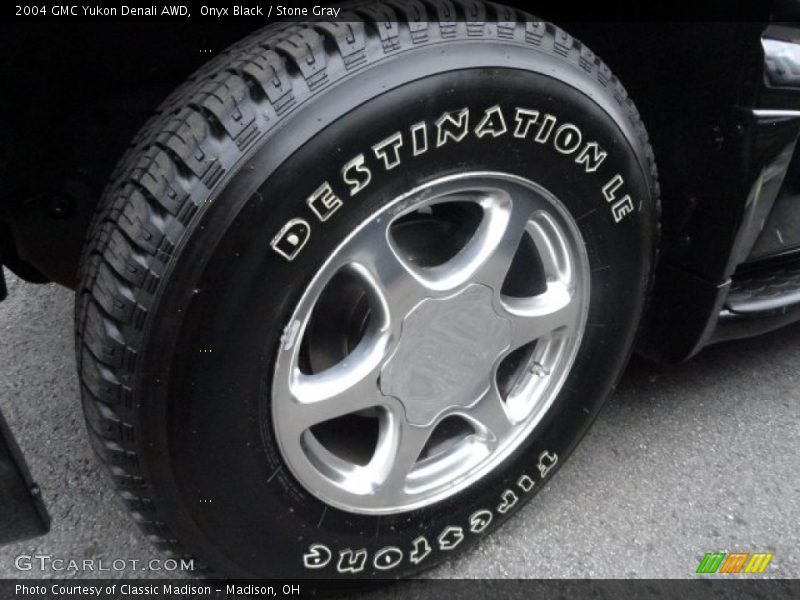 Onyx Black / Stone Gray 2004 GMC Yukon Denali AWD