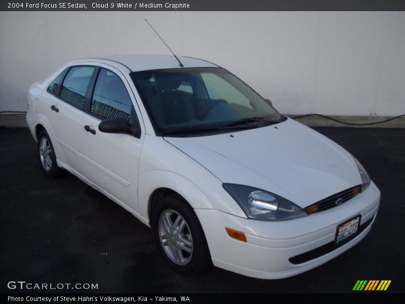 Cloud 9 White / Medium Graphite 2004 Ford Focus SE Sedan
