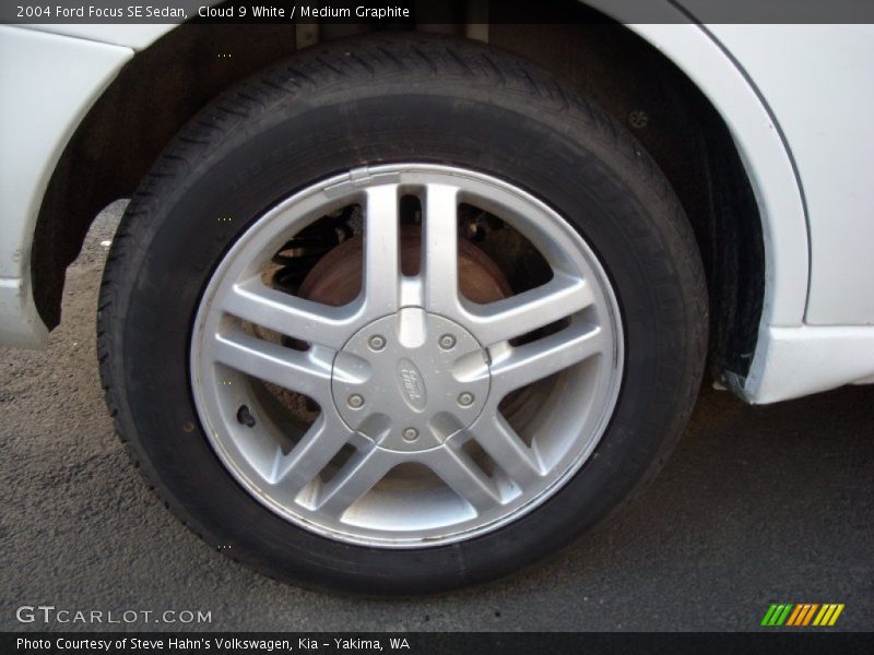 Cloud 9 White / Medium Graphite 2004 Ford Focus SE Sedan