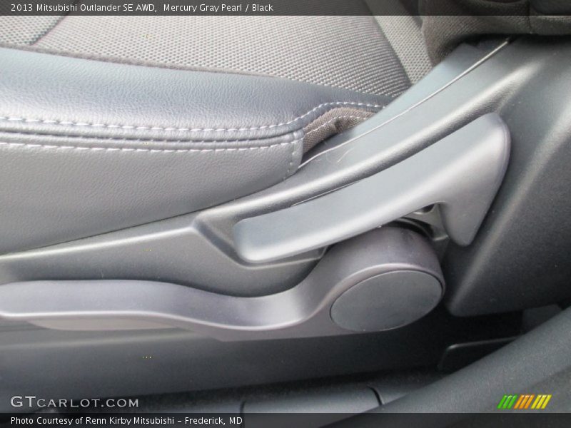 Mercury Gray Pearl / Black 2013 Mitsubishi Outlander SE AWD