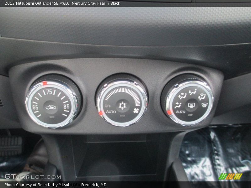 Controls of 2013 Outlander SE AWD