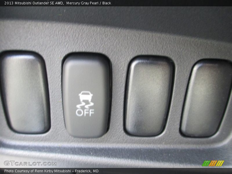 Mercury Gray Pearl / Black 2013 Mitsubishi Outlander SE AWD