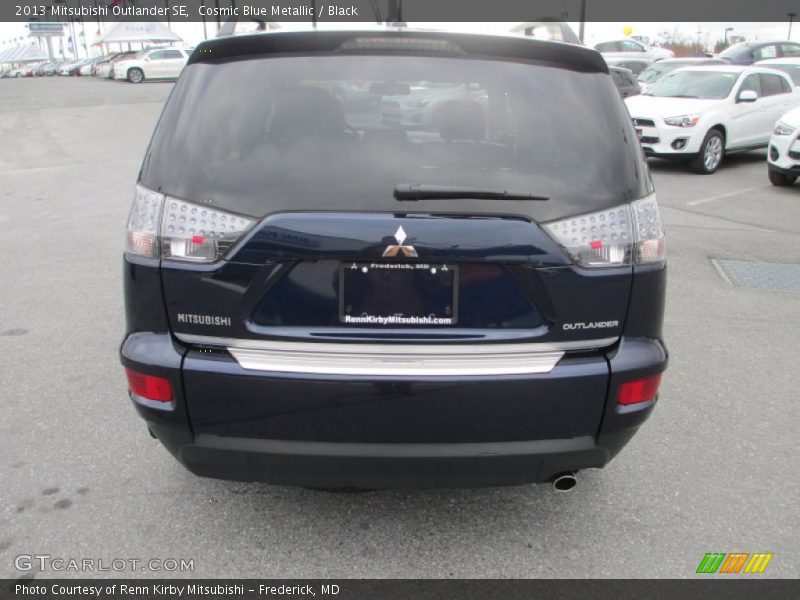 Cosmic Blue Metallic / Black 2013 Mitsubishi Outlander SE