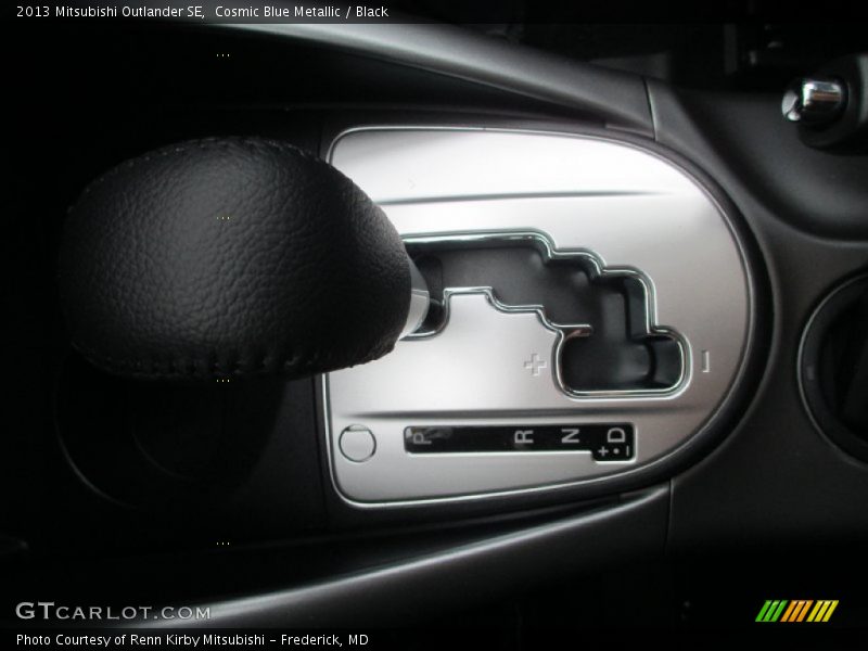 Cosmic Blue Metallic / Black 2013 Mitsubishi Outlander SE