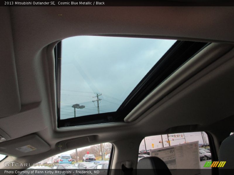 Cosmic Blue Metallic / Black 2013 Mitsubishi Outlander SE