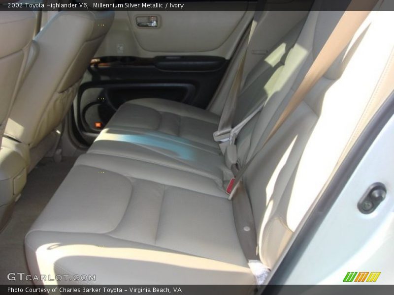 Millennium Silver Metallic / Ivory 2002 Toyota Highlander V6