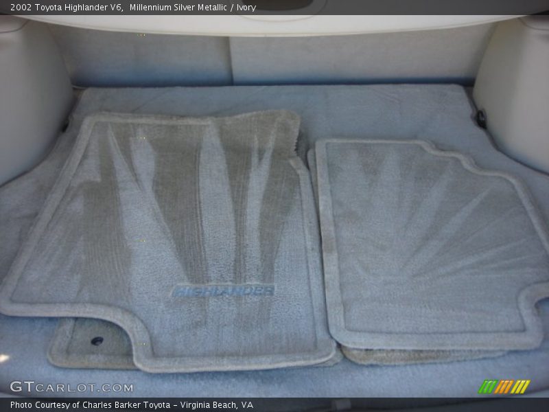 Millennium Silver Metallic / Ivory 2002 Toyota Highlander V6