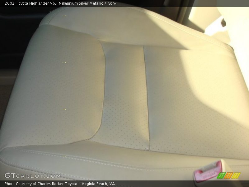 Millennium Silver Metallic / Ivory 2002 Toyota Highlander V6