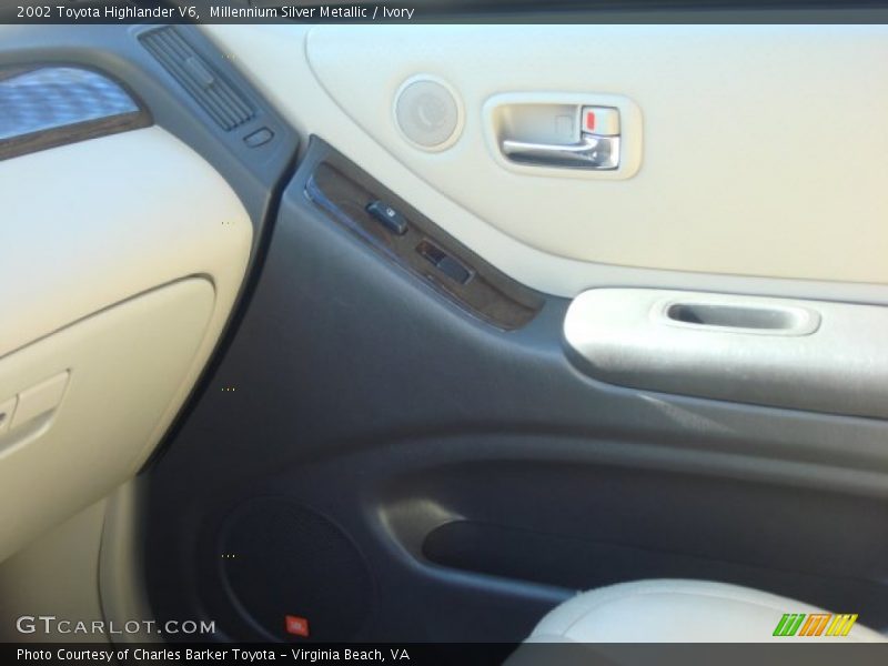 Millennium Silver Metallic / Ivory 2002 Toyota Highlander V6