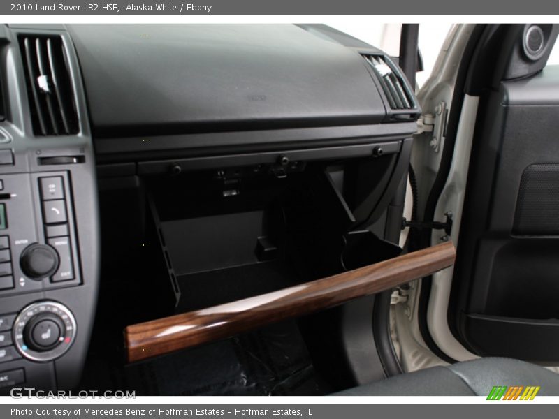 Alaska White / Ebony 2010 Land Rover LR2 HSE