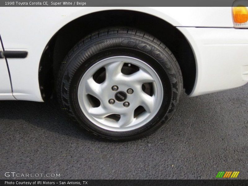 Super White / Beige 1998 Toyota Corolla CE