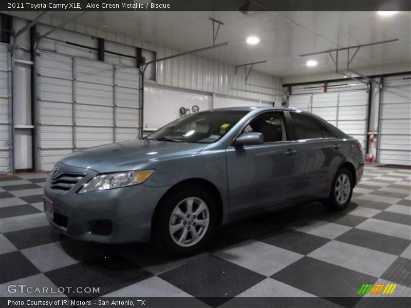 Aloe Green Metallic / Bisque 2011 Toyota Camry XLE