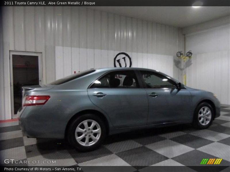 Aloe Green Metallic / Bisque 2011 Toyota Camry XLE