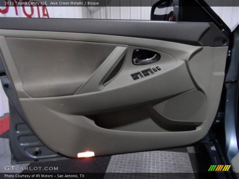 Aloe Green Metallic / Bisque 2011 Toyota Camry XLE