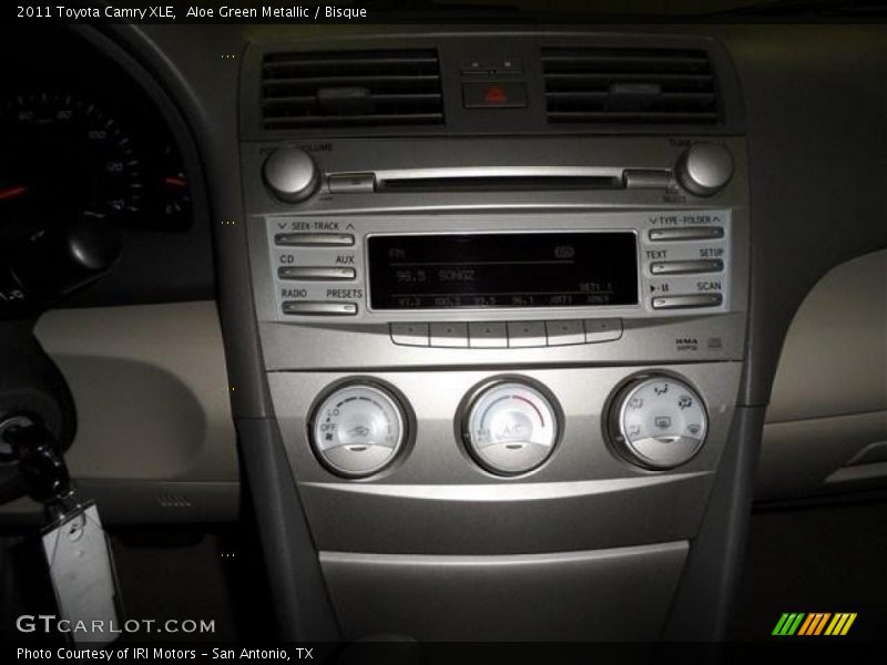 Aloe Green Metallic / Bisque 2011 Toyota Camry XLE