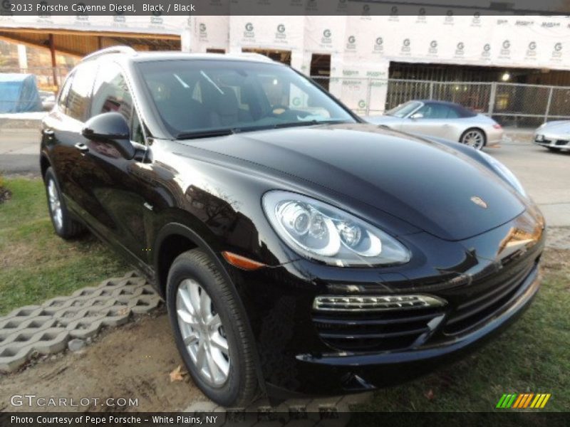 Front 3/4 View of 2013 Cayenne Diesel