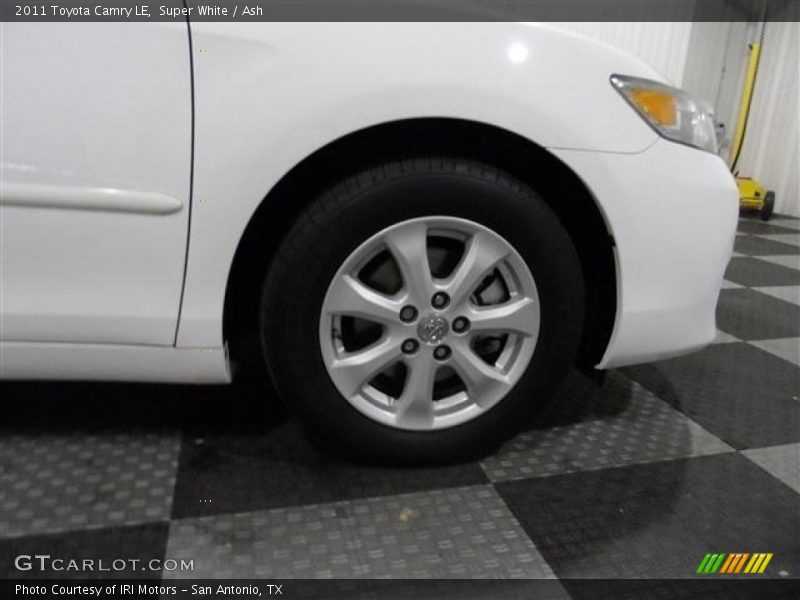 Super White / Ash 2011 Toyota Camry LE