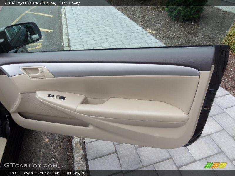 Black / Ivory 2004 Toyota Solara SE Coupe