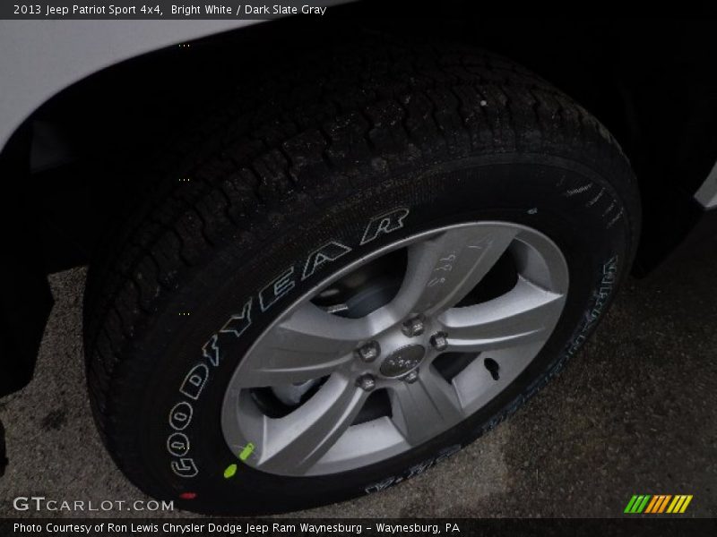 Bright White / Dark Slate Gray 2013 Jeep Patriot Sport 4x4