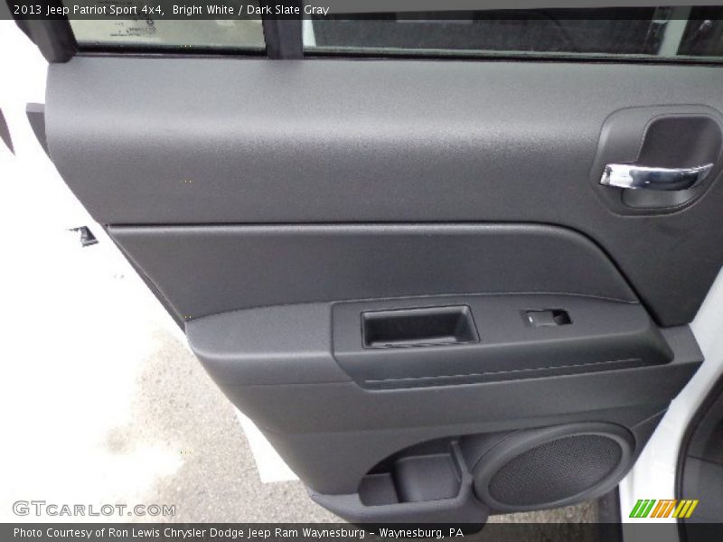 Bright White / Dark Slate Gray 2013 Jeep Patriot Sport 4x4
