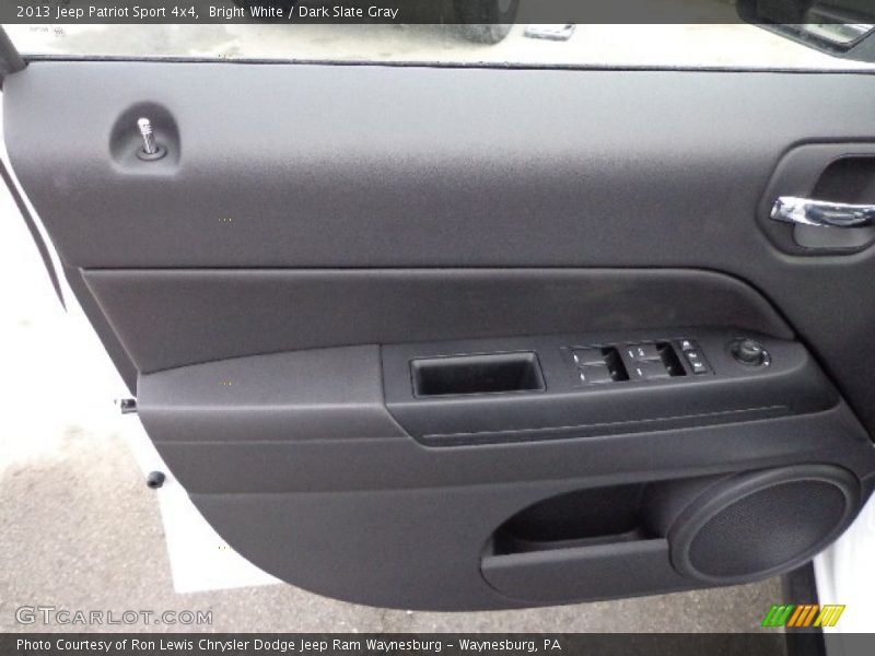 Bright White / Dark Slate Gray 2013 Jeep Patriot Sport 4x4