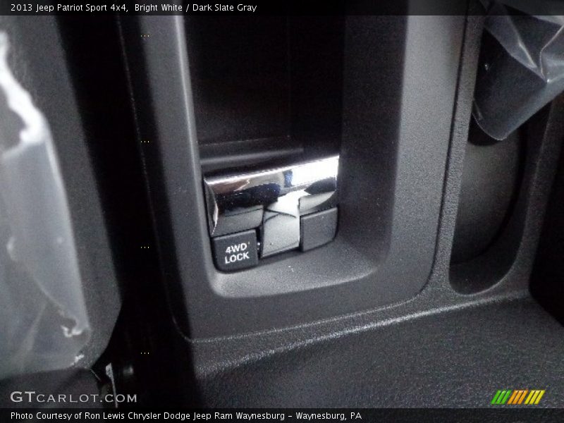 Bright White / Dark Slate Gray 2013 Jeep Patriot Sport 4x4