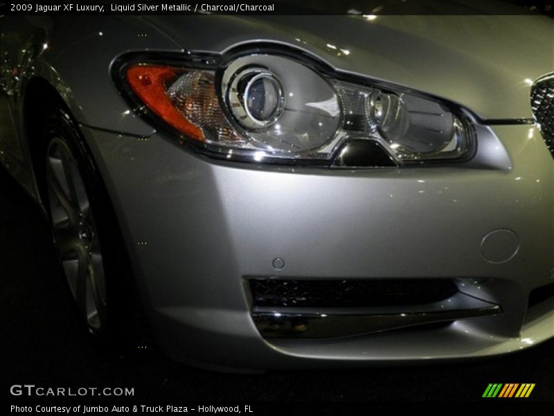 Liquid Silver Metallic / Charcoal/Charcoal 2009 Jaguar XF Luxury