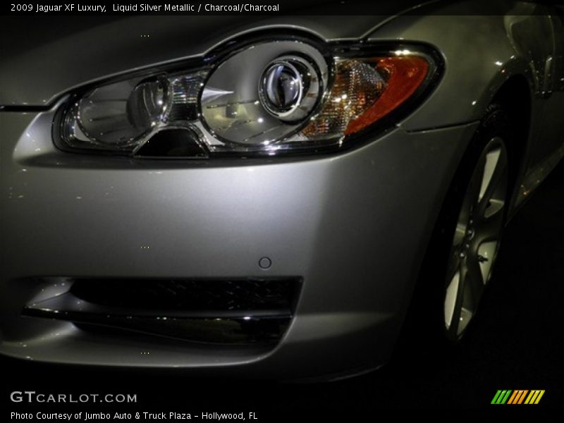 Liquid Silver Metallic / Charcoal/Charcoal 2009 Jaguar XF Luxury
