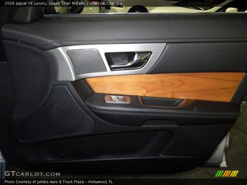Liquid Silver Metallic / Charcoal/Charcoal 2009 Jaguar XF Luxury