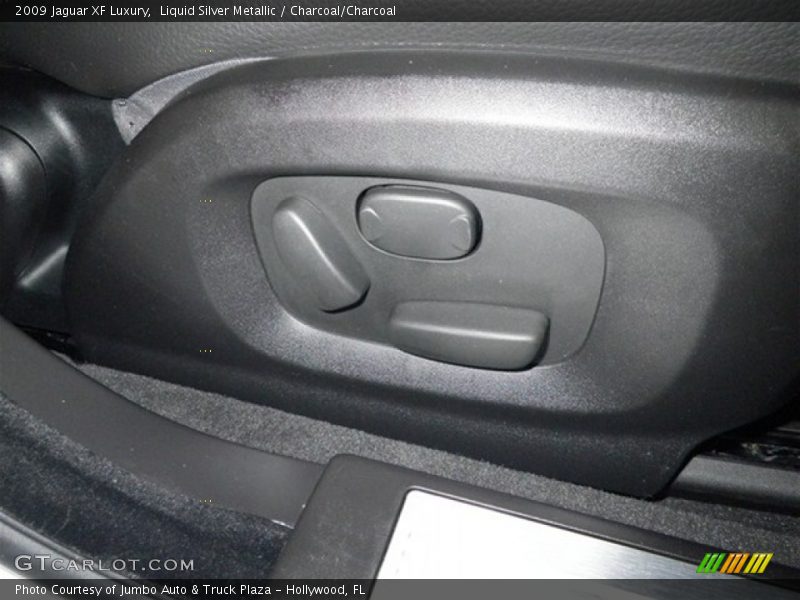 Liquid Silver Metallic / Charcoal/Charcoal 2009 Jaguar XF Luxury