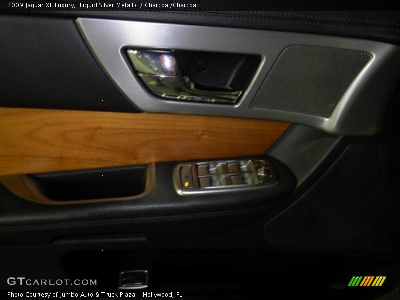 Liquid Silver Metallic / Charcoal/Charcoal 2009 Jaguar XF Luxury