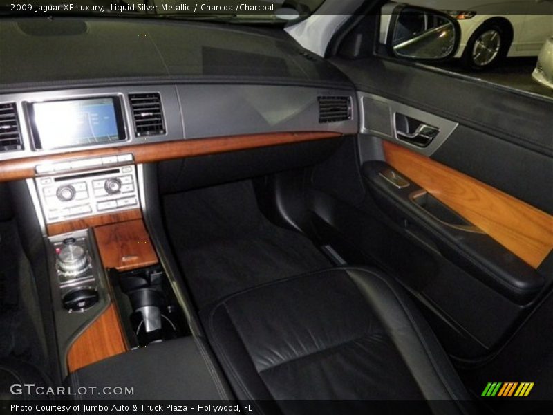 Liquid Silver Metallic / Charcoal/Charcoal 2009 Jaguar XF Luxury