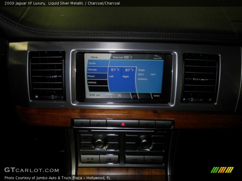 Liquid Silver Metallic / Charcoal/Charcoal 2009 Jaguar XF Luxury