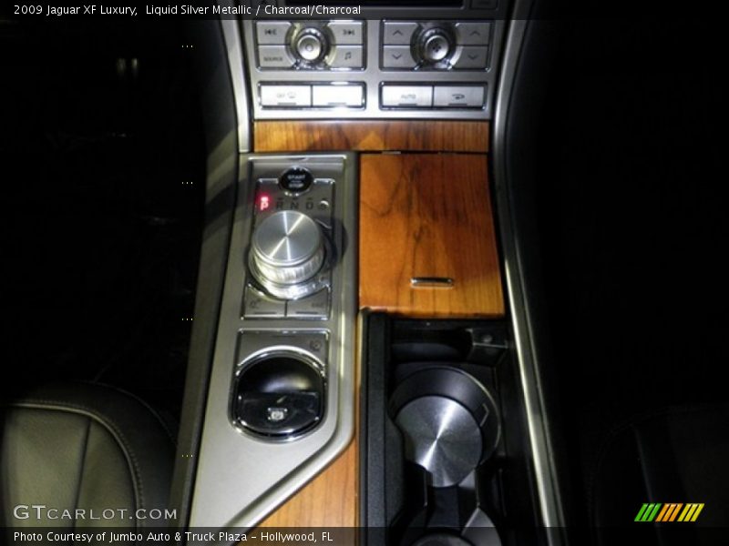 Liquid Silver Metallic / Charcoal/Charcoal 2009 Jaguar XF Luxury