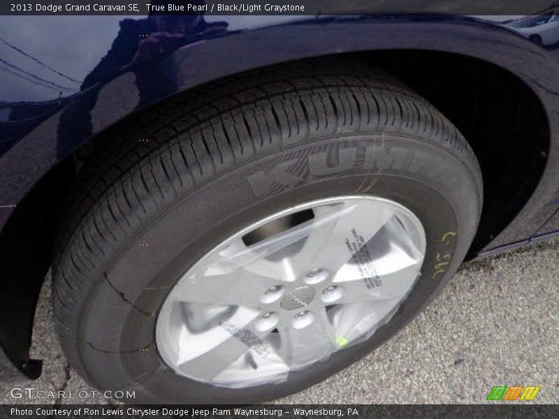 True Blue Pearl / Black/Light Graystone 2013 Dodge Grand Caravan SE