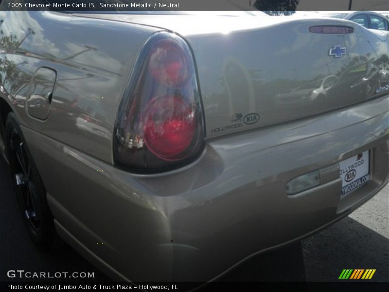 Sandstone Metallic / Neutral 2005 Chevrolet Monte Carlo LS