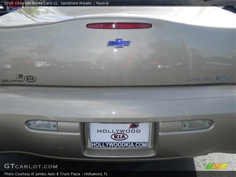 Sandstone Metallic / Neutral 2005 Chevrolet Monte Carlo LS