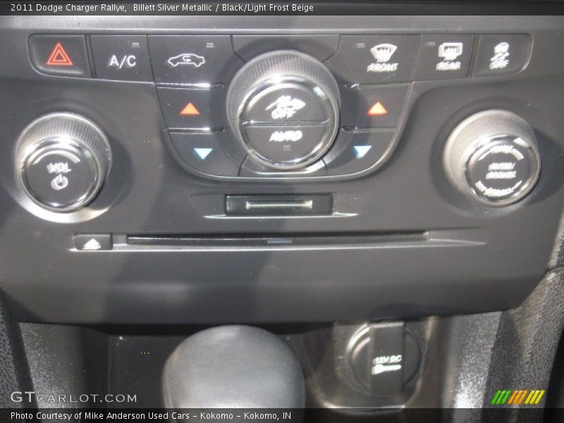 Billett Silver Metallic / Black/Light Frost Beige 2011 Dodge Charger Rallye