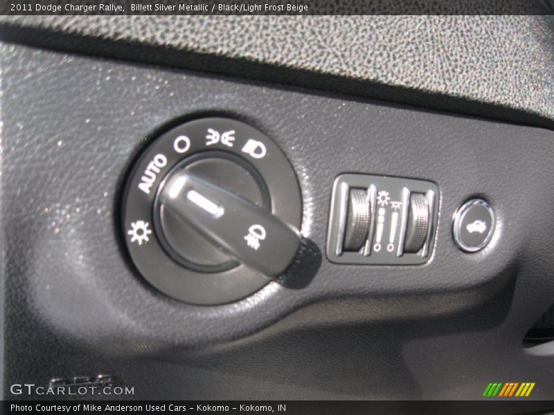 Billett Silver Metallic / Black/Light Frost Beige 2011 Dodge Charger Rallye